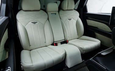 Bentley Bentayga V8 AZURE EXTENDED WHEELBASE First Edition 19