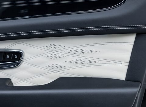 Bentley Bentayga V8 AZURE EXTENDED WHEELBASE First Edition 41