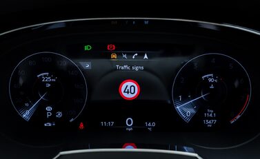 Bentley Bentayga V8 AZURE EXTENDED WHEELBASE First Edition 29