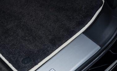 Bentley Bentayga V8 AZURE EXTENDED WHEELBASE First Edition 36