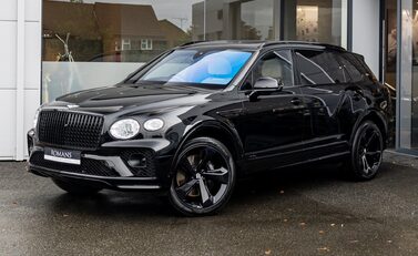 Bentley Bentayga V8 AZURE EXTENDED WHEELBASE First Edition 2