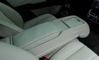Bentley Bentayga V8 AZURE EXTENDED WHEELBASE First Edition 21