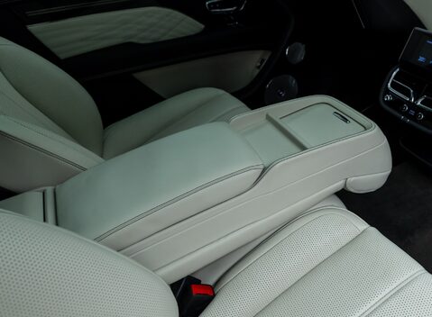 Bentley Bentayga V8 AZURE EXTENDED WHEELBASE First Edition 21