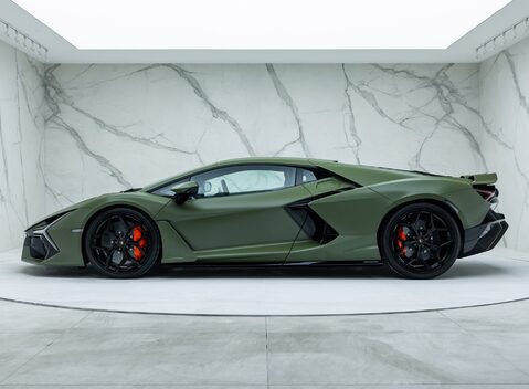 Lamborghini Revuelto 5