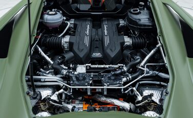 Lamborghini Revuelto 46