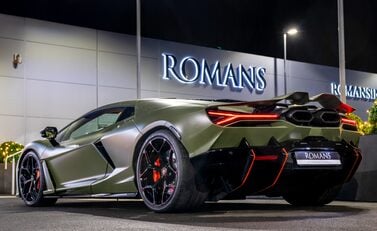 Lamborghini Revuelto 4