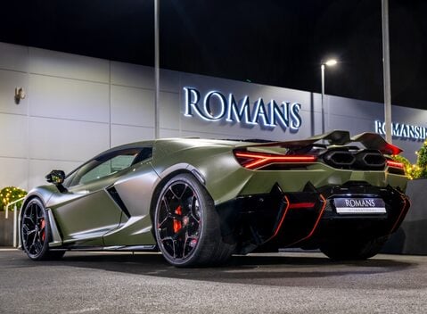 Lamborghini Revuelto 4