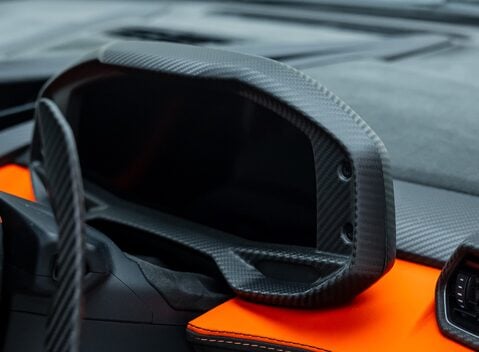 Lamborghini Revuelto 16