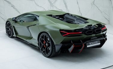 Lamborghini Revuelto 12