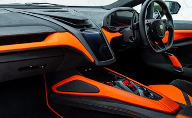 Lamborghini Revuelto 21