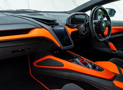 Lamborghini Revuelto 21