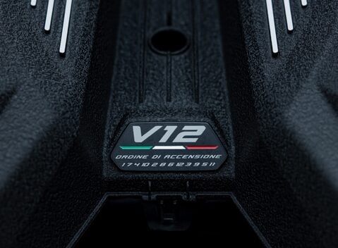 Lamborghini Revuelto 48