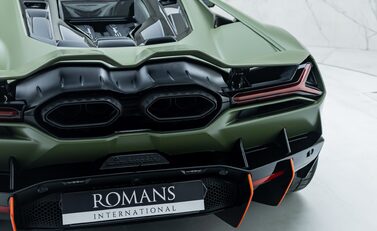 Lamborghini Revuelto 34