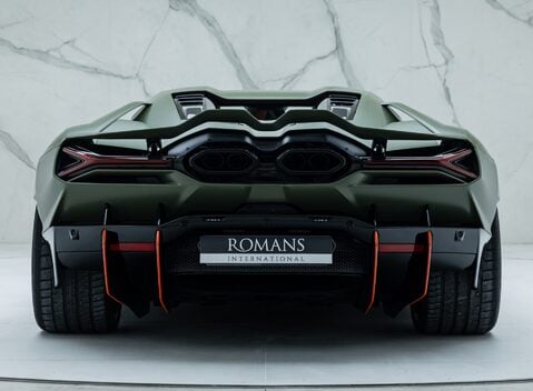 Lamborghini Revuelto 8