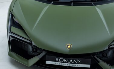 Lamborghini Revuelto 33