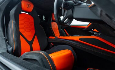 Lamborghini Revuelto 17