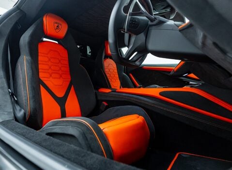 Lamborghini Revuelto 17