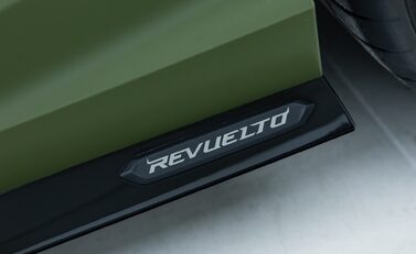 Lamborghini Revuelto 38