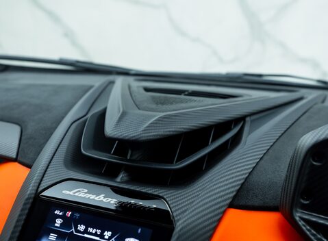 Lamborghini Revuelto 23