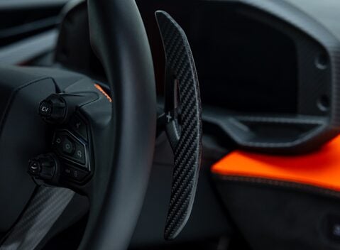 Lamborghini Revuelto 15