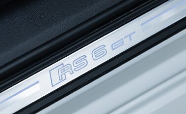 Audi RS6 GT 32