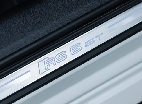 Audi RS6 GT 32