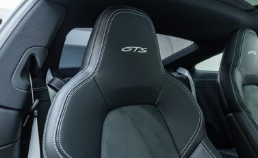 Porsche 911 Carrera GTS (992) 12
