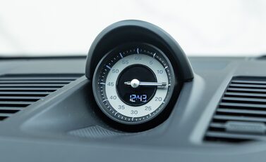 Porsche 911 Carrera GTS (992) 18