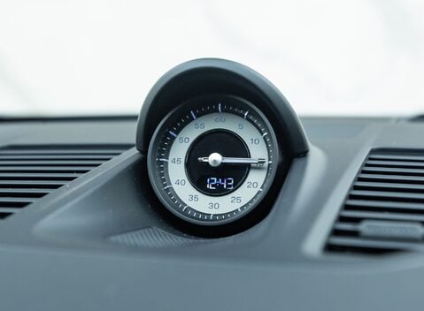 Porsche 911 Carrera GTS (992) 18