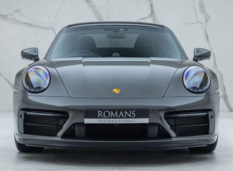 Porsche 911 Carrera GTS (992) 4