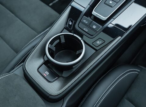 Porsche 911 Carrera GTS (992) 23