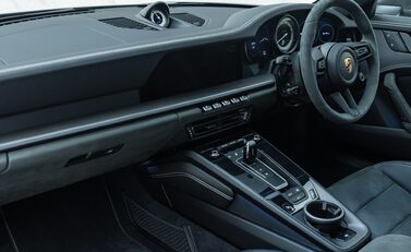 Porsche 911 Carrera GTS (992) 16
