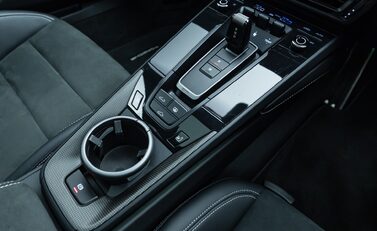 Porsche 911 Carrera GTS (992) 22