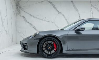 Porsche 911 Carrera GTS (992) 33