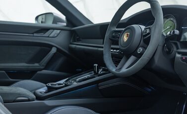 Porsche 911 Carrera GTS (992) 10