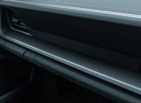 Porsche 911 Carrera GTS (992) 21