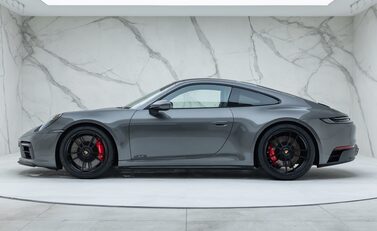 Porsche 911 Carrera GTS (992) 2