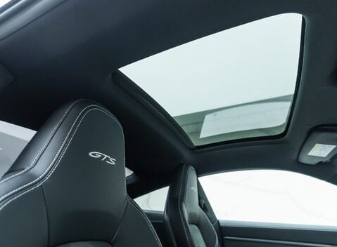 Porsche 911 Carrera GTS (992) 13