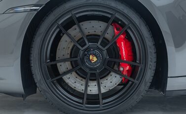 Porsche 911 Carrera GTS (992) 26