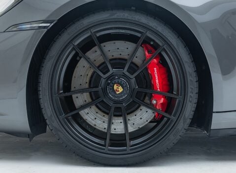 Porsche 911 Carrera GTS (992) 26