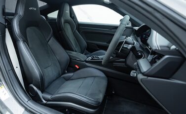 Porsche 911 Carrera GTS (992) 11