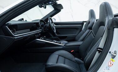 Porsche 911 Turbo S Cabriolet (992) 18