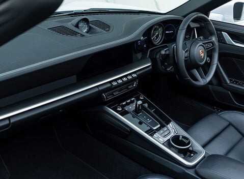 Porsche 911 Turbo S Cabriolet (992) 19