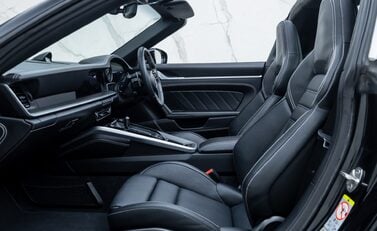 Porsche 911 Targa 4S (992) 21