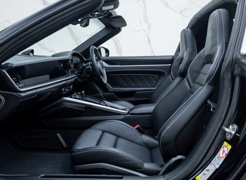 Porsche 911 Targa 4S (992) 21