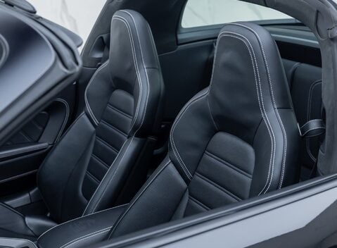 Porsche 911 Targa 4S (992) 37