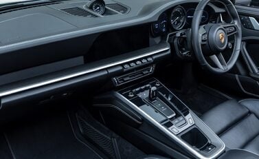 Porsche 911 Targa 4S (992) 22