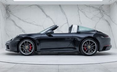 Porsche 911 Targa 4S (992) 6