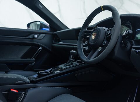 Porsche 911 GT3 RS (992) 12