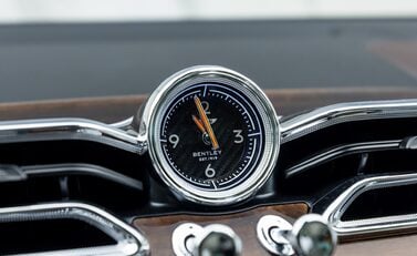 Bentley Bentayga V8 First Edition LHD 28